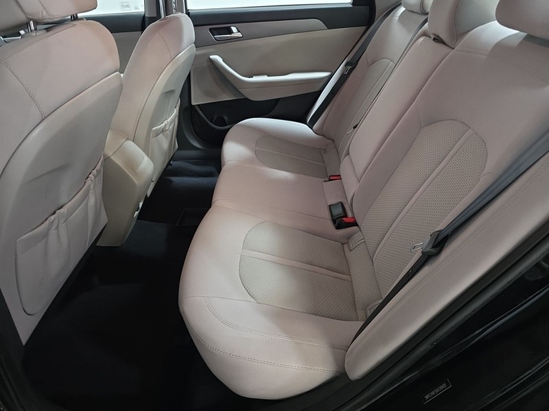 Hyundai Sonata Vehicle Image 24