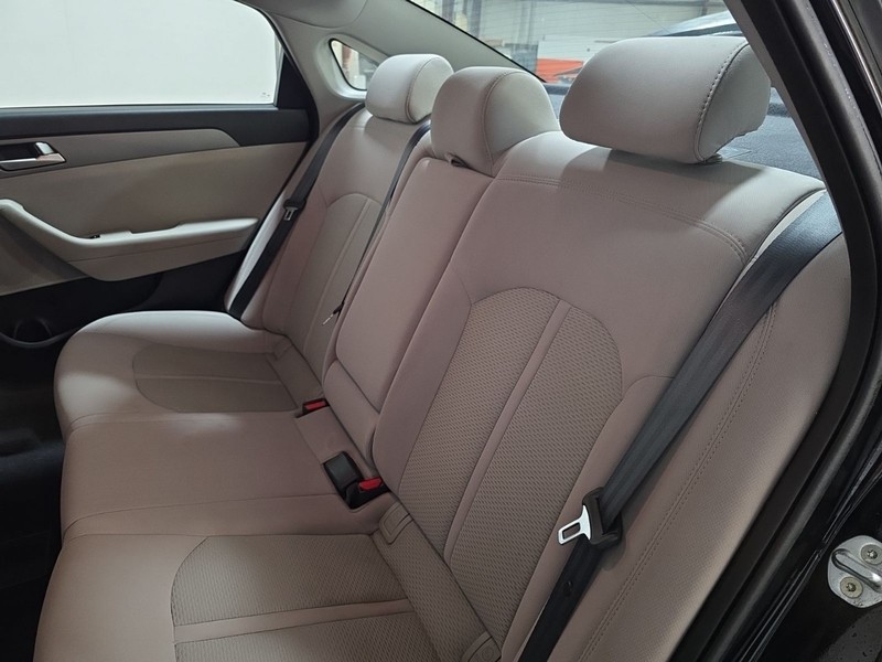 Hyundai Sonata Vehicle Image 25