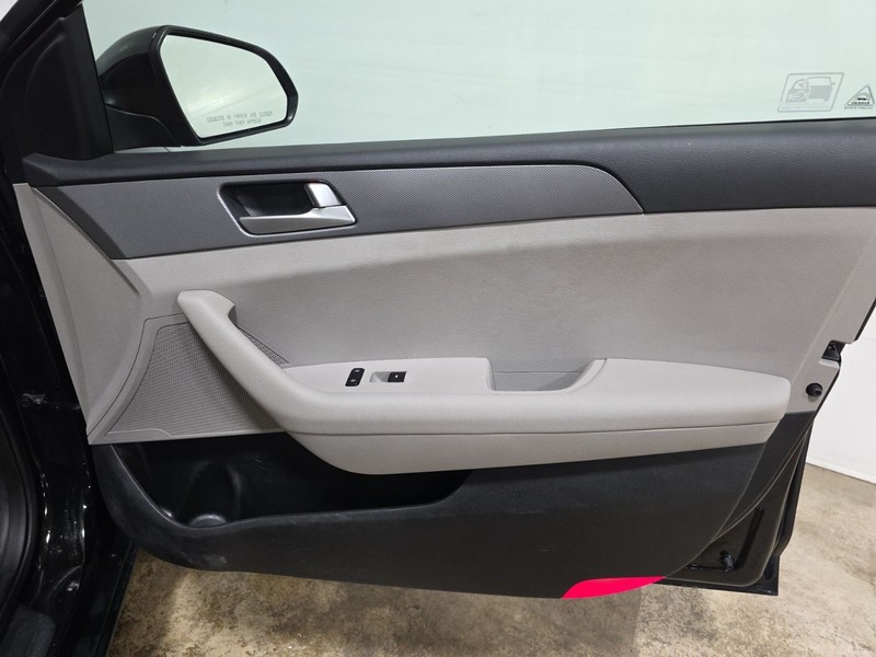 Hyundai Sonata Vehicle Image 29