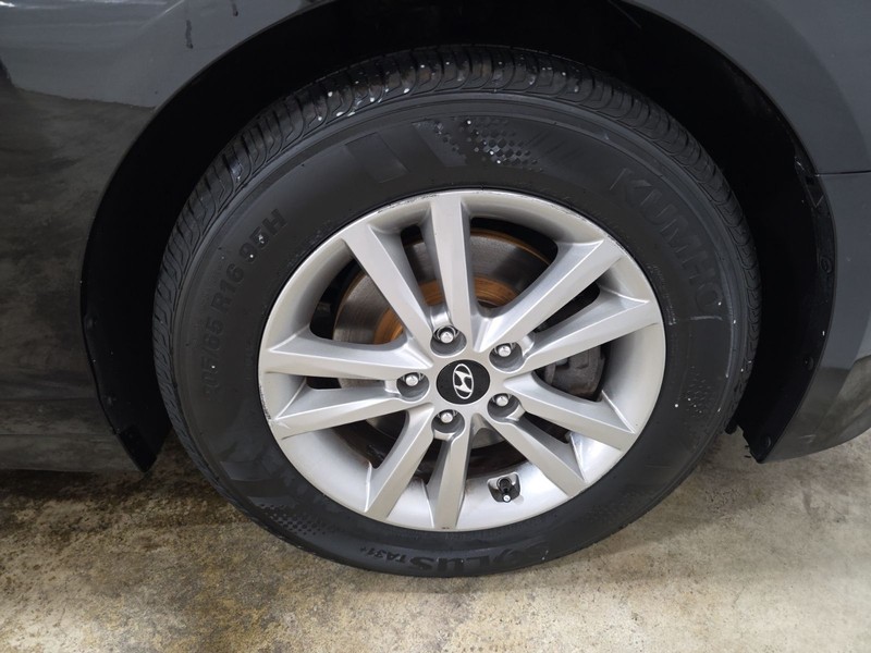 Hyundai Sonata Vehicle Image 30