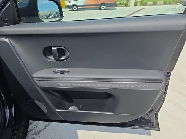 Hyundai IONIQ 5 Vehicle Full-screen Gallery Image 31