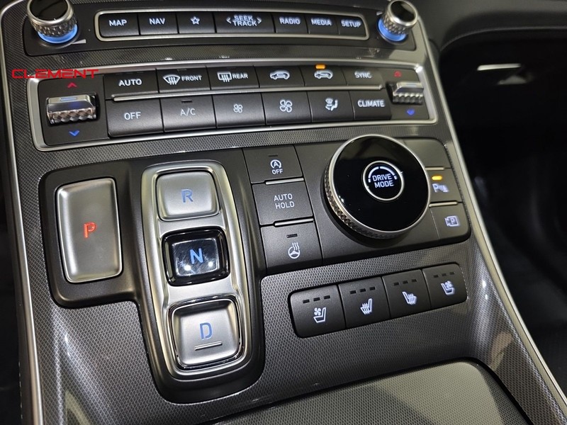 Hyundai Santa Fe Vehicle Image 18