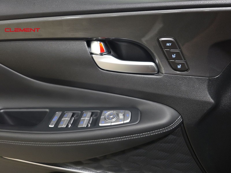 Hyundai Santa Fe Vehicle Image 21