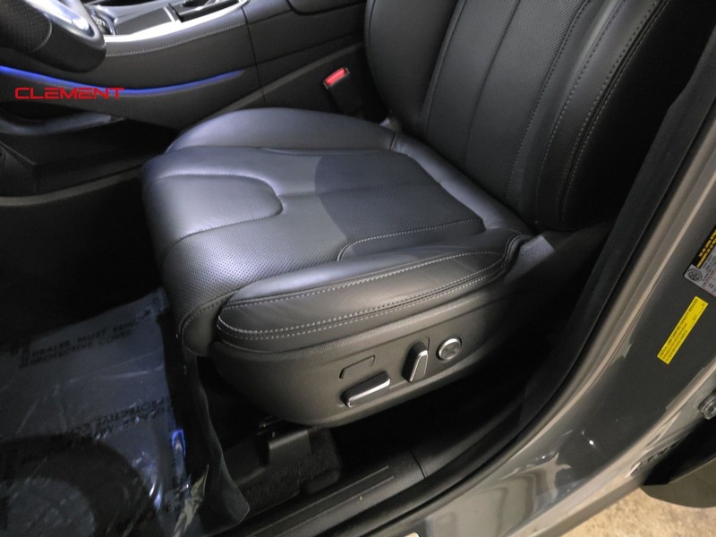 Hyundai Santa Fe Vehicle Image 23