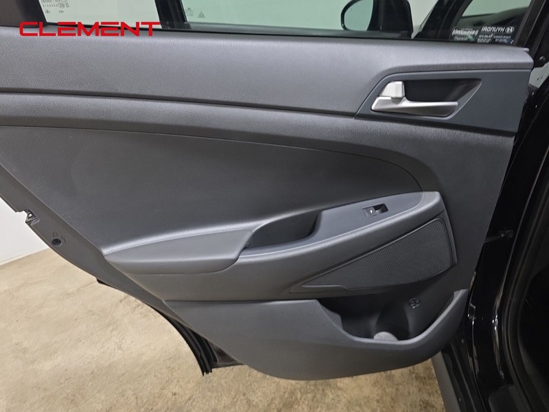 Hyundai Tucson Vehicle Image 24