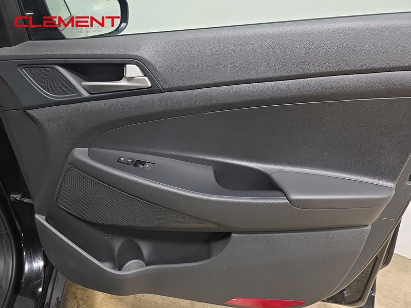 Hyundai Tucson Vehicle Image 30