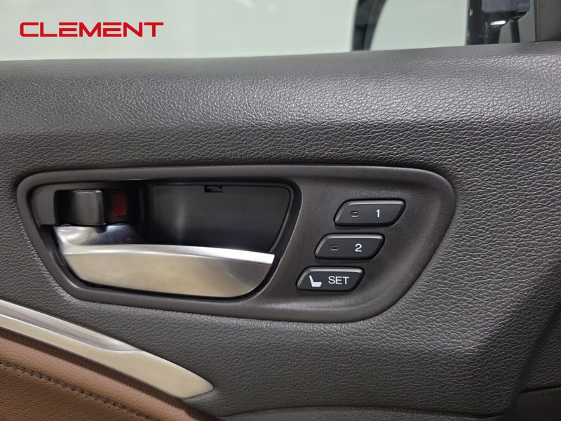 Acura MDX Vehicle Image 21