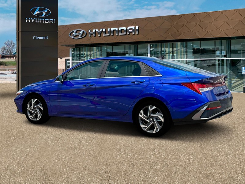 Hyundai Elantra Vehicle Image 04