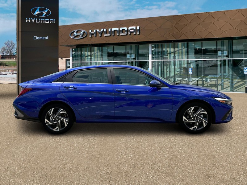 Hyundai Elantra Vehicle Image 09