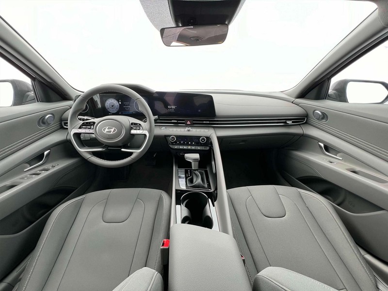 Hyundai Elantra Vehicle Image 13