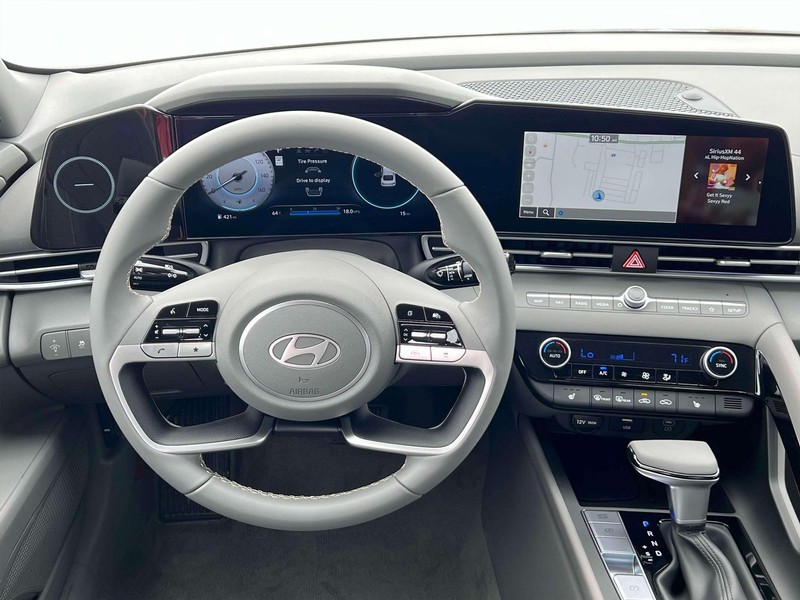 Hyundai Elantra Vehicle Image 17