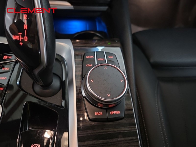 BMW 5 Series Vehicle Image 21