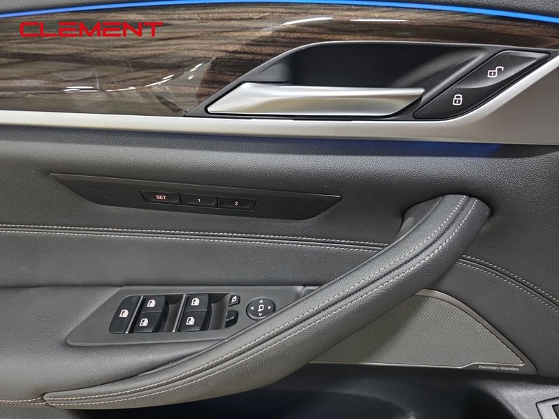 BMW 5 Series Vehicle Image 24