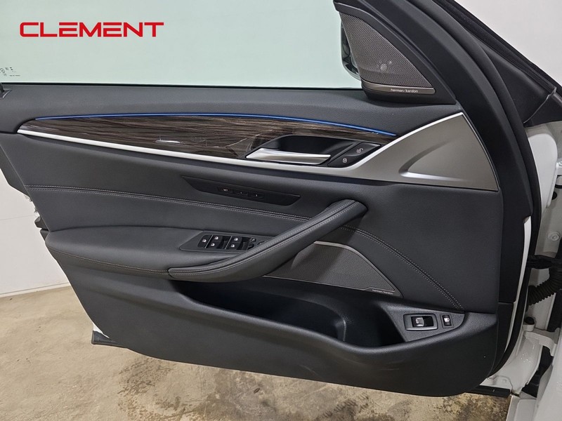 BMW 5 Series Vehicle Image 25