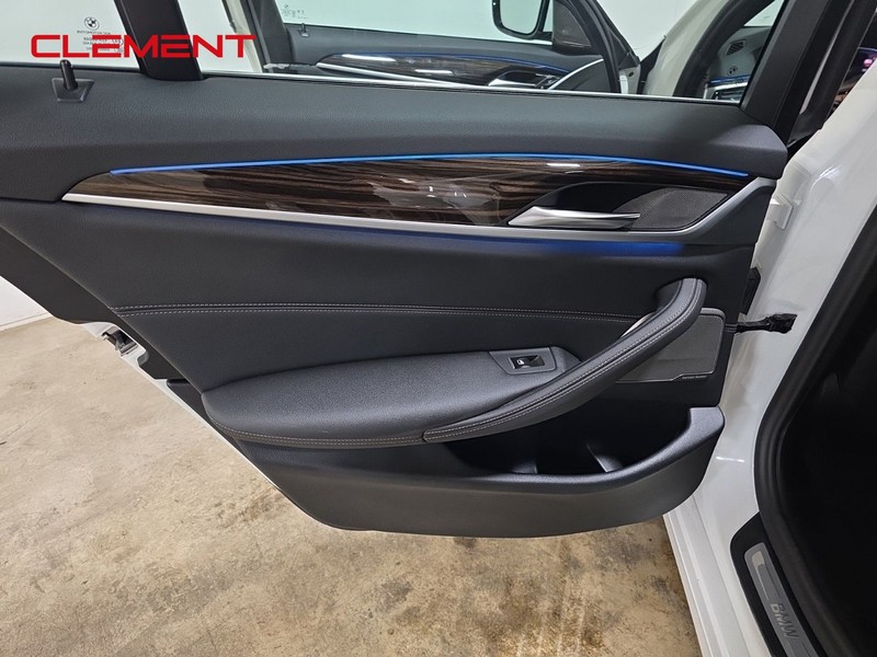 BMW 5 Series Vehicle Image 28