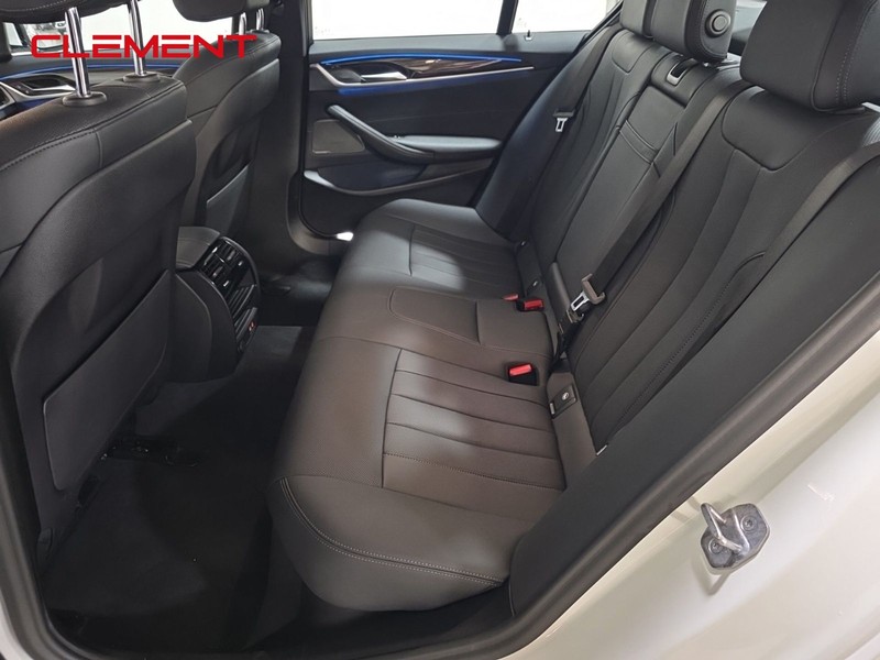 BMW 5 Series Vehicle Image 29