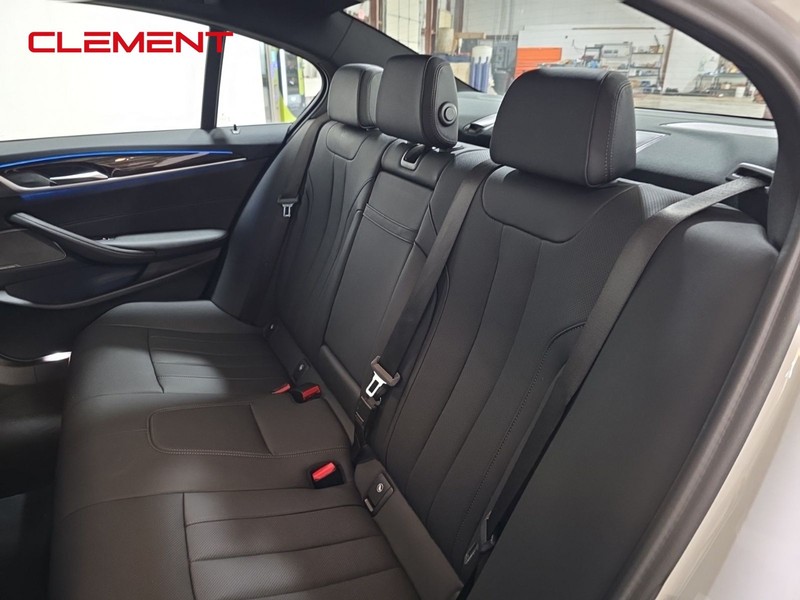 BMW 5 Series Vehicle Image 30