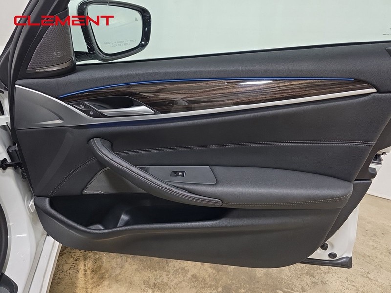 BMW 5 Series Vehicle Image 34