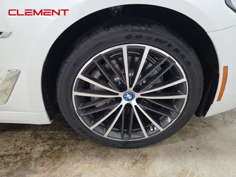 BMW 5 Series Vehicle Image 35