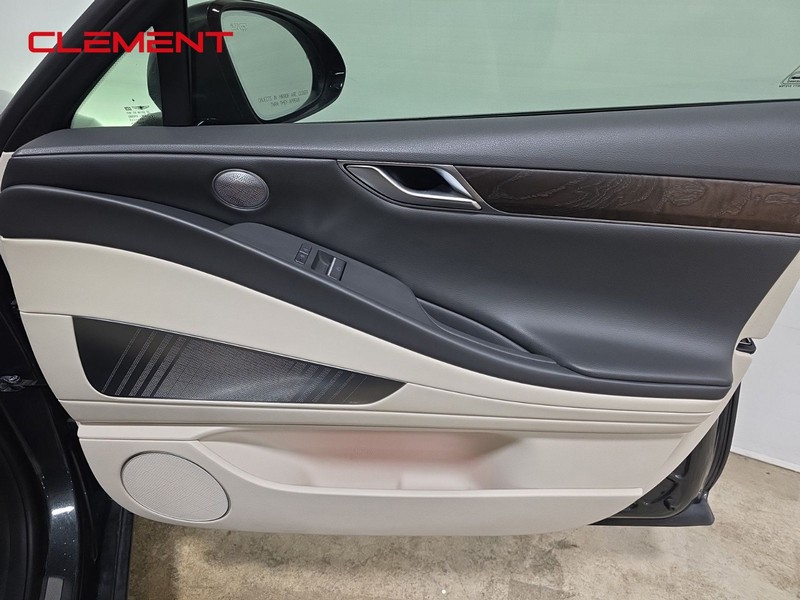 Genesis G80 Vehicle Image 30