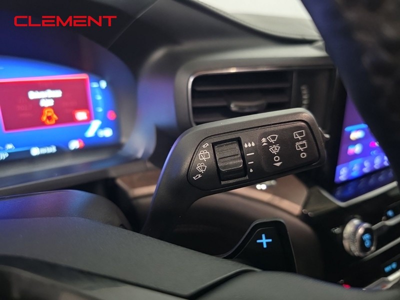 Ford Explorer Vehicle Image 16