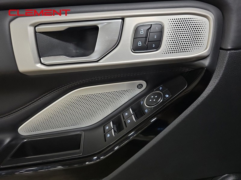 Ford Explorer Vehicle Image 27