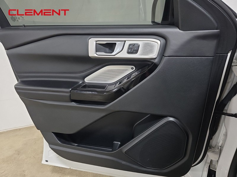 Ford Explorer Vehicle Image 28