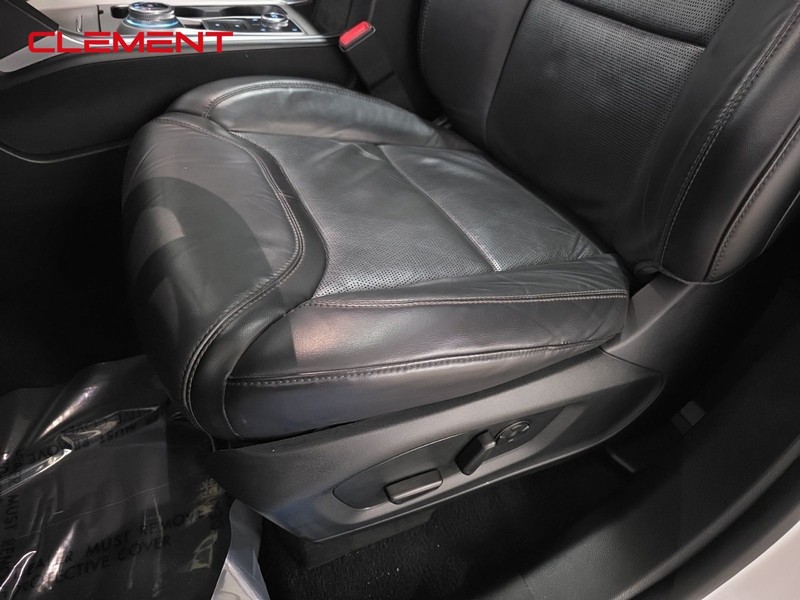 Ford Explorer Vehicle Image 29