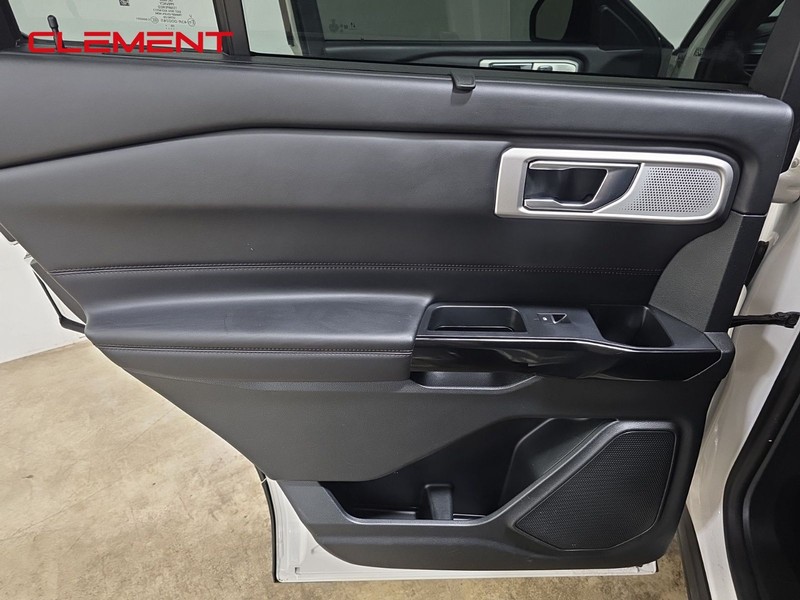Ford Explorer Vehicle Image 31