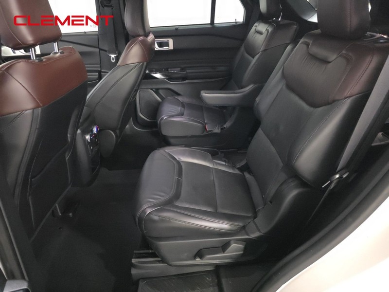 Ford Explorer Vehicle Image 32