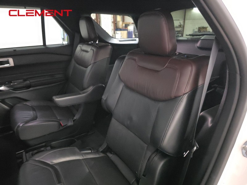 Ford Explorer Vehicle Image 33