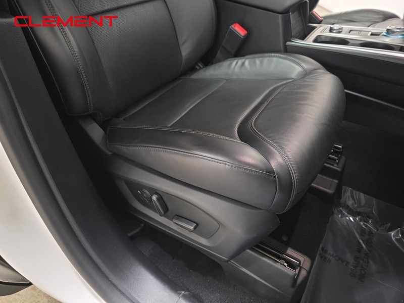 Ford Explorer Vehicle Image 36