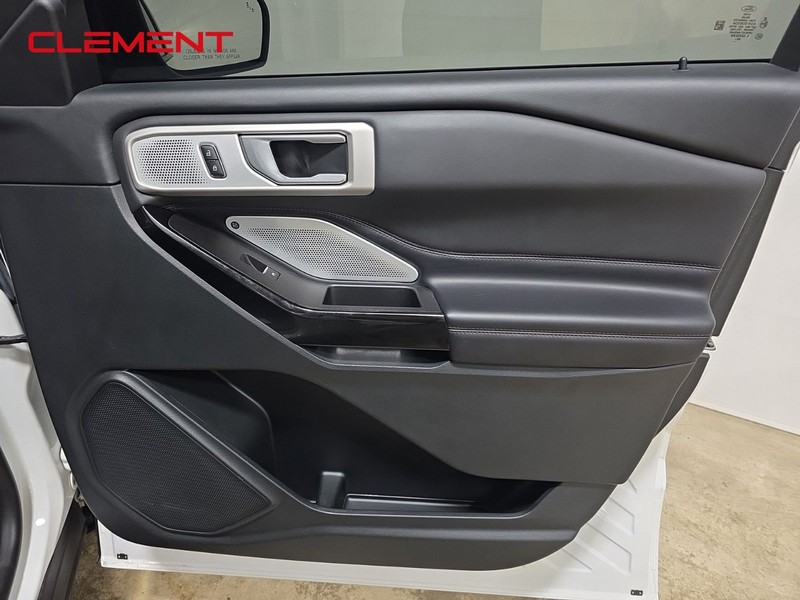 Ford Explorer Vehicle Image 38