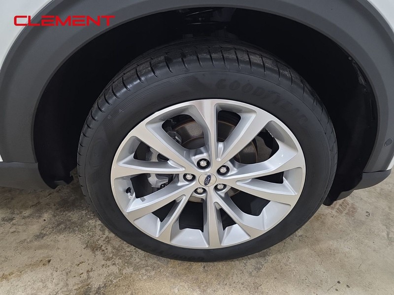 Ford Explorer Vehicle Image 39