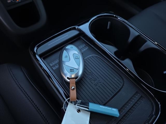 Hyundai IONIQ 5 Vehicle Full-screen Gallery Image 22