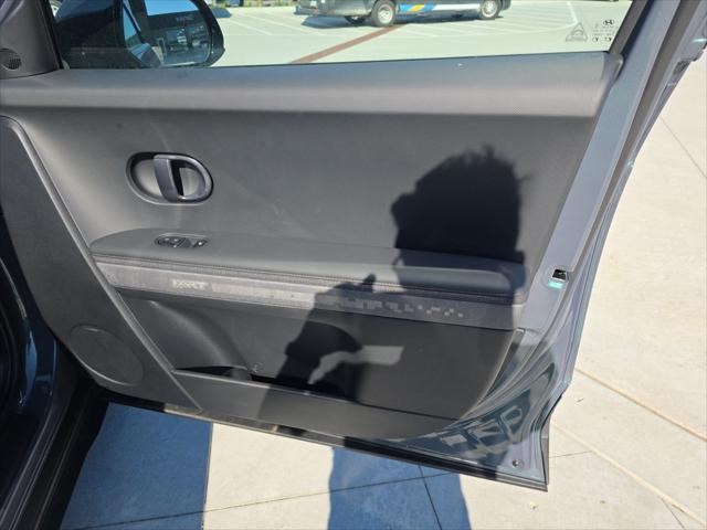 Hyundai IONIQ 5 Vehicle Full-screen Gallery Image 32