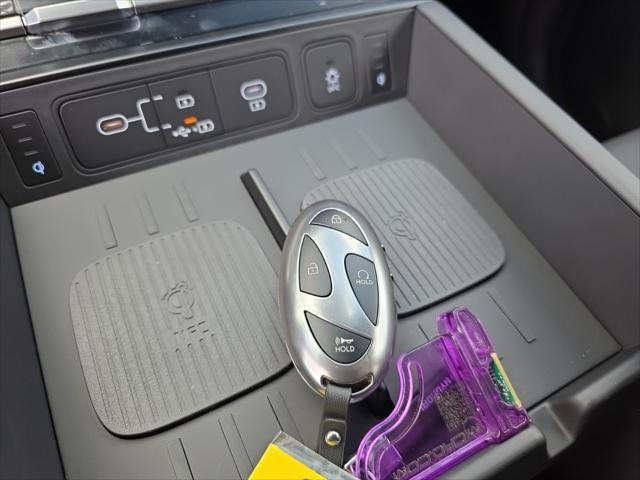 Hyundai Santa Fe Hybrid Vehicle Full-screen Gallery Image 21