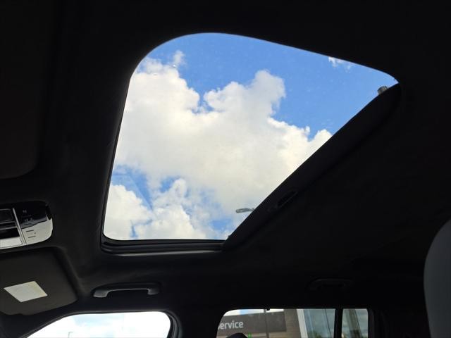 Hyundai Santa Fe Hybrid Vehicle Full-screen Gallery Image 22