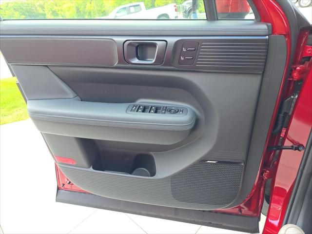 Hyundai Santa Fe Hybrid Vehicle Full-screen Gallery Image 24