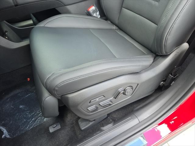 Hyundai Santa Fe Hybrid Vehicle Full-screen Gallery Image 25