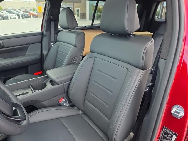 Hyundai Santa Fe Hybrid Vehicle Full-screen Gallery Image 26