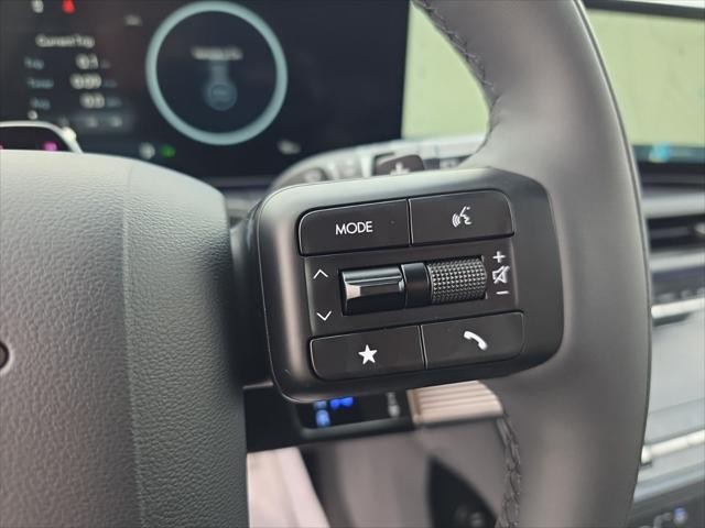 Hyundai Santa Fe Hybrid Vehicle Full-screen Gallery Image 12