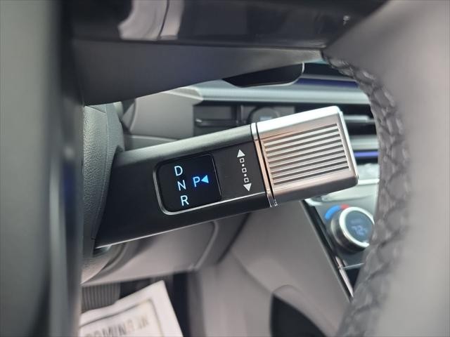 Hyundai Santa Fe Hybrid Vehicle Full-screen Gallery Image 13