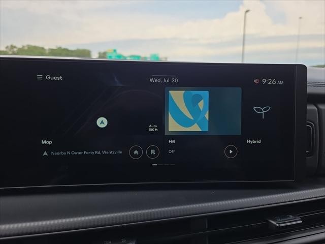 Hyundai Santa Fe Hybrid Vehicle Full-screen Gallery Image 15