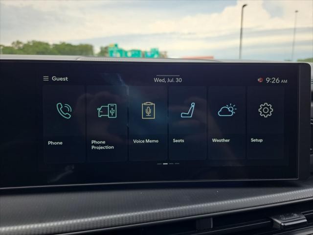 Hyundai Santa Fe Hybrid Vehicle Full-screen Gallery Image 16