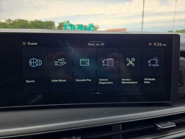 Hyundai Santa Fe Hybrid Vehicle Full-screen Gallery Image 17