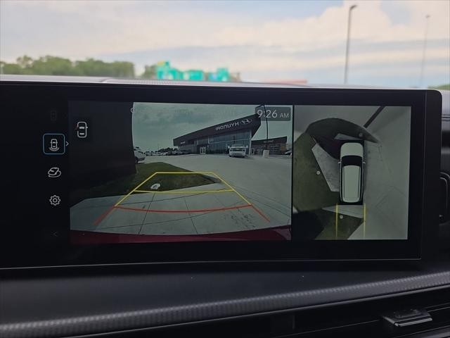 Hyundai Santa Fe Hybrid Vehicle Full-screen Gallery Image 18