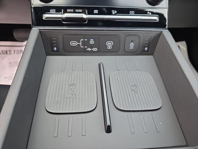 Hyundai Santa Fe Hybrid Vehicle Full-screen Gallery Image 20