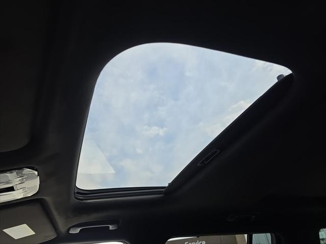 Hyundai Santa Fe Hybrid Vehicle Full-screen Gallery Image 22