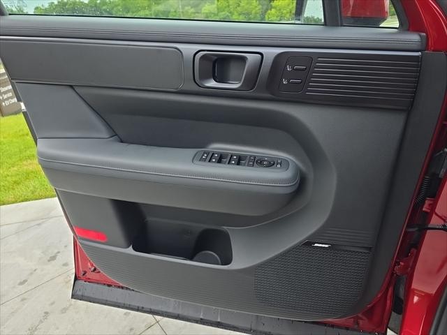 Hyundai Santa Fe Hybrid Vehicle Full-screen Gallery Image 25